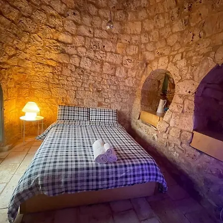 Trullo Ulivo بيت للعطل