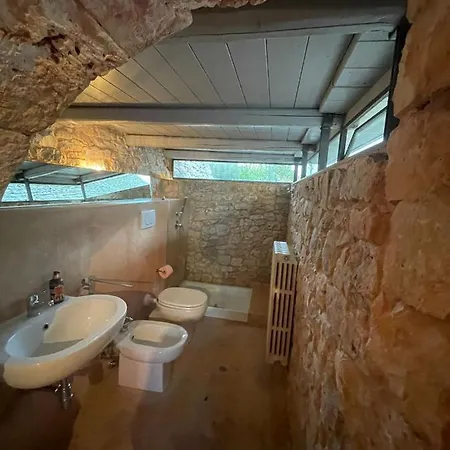 Trullo Ulivo بيت للعطل
